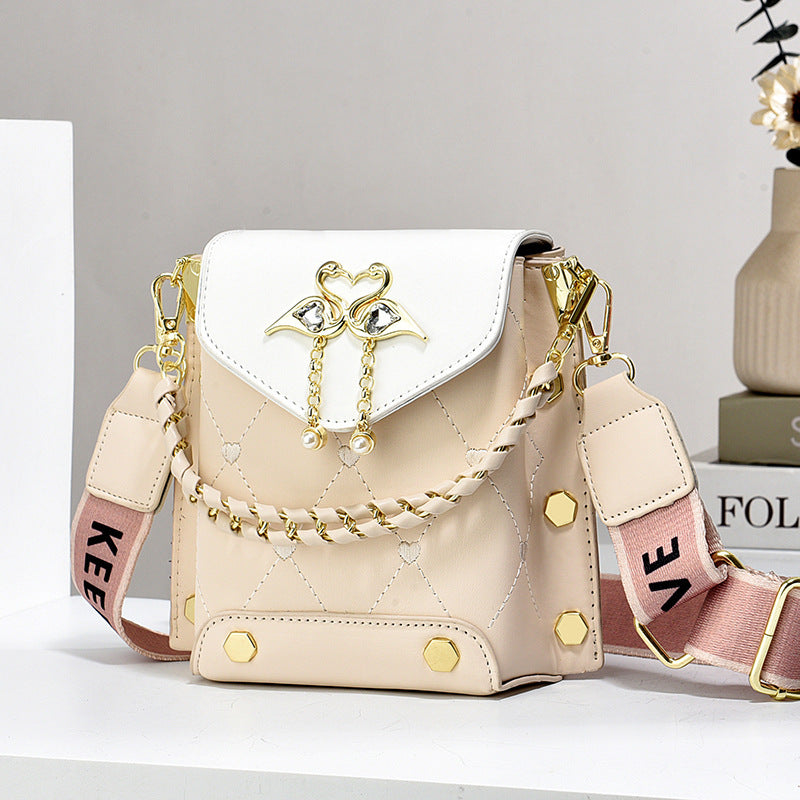 New Stylish Good Texture All-matching Western Style Pearl Chain Small Shoulder Bag