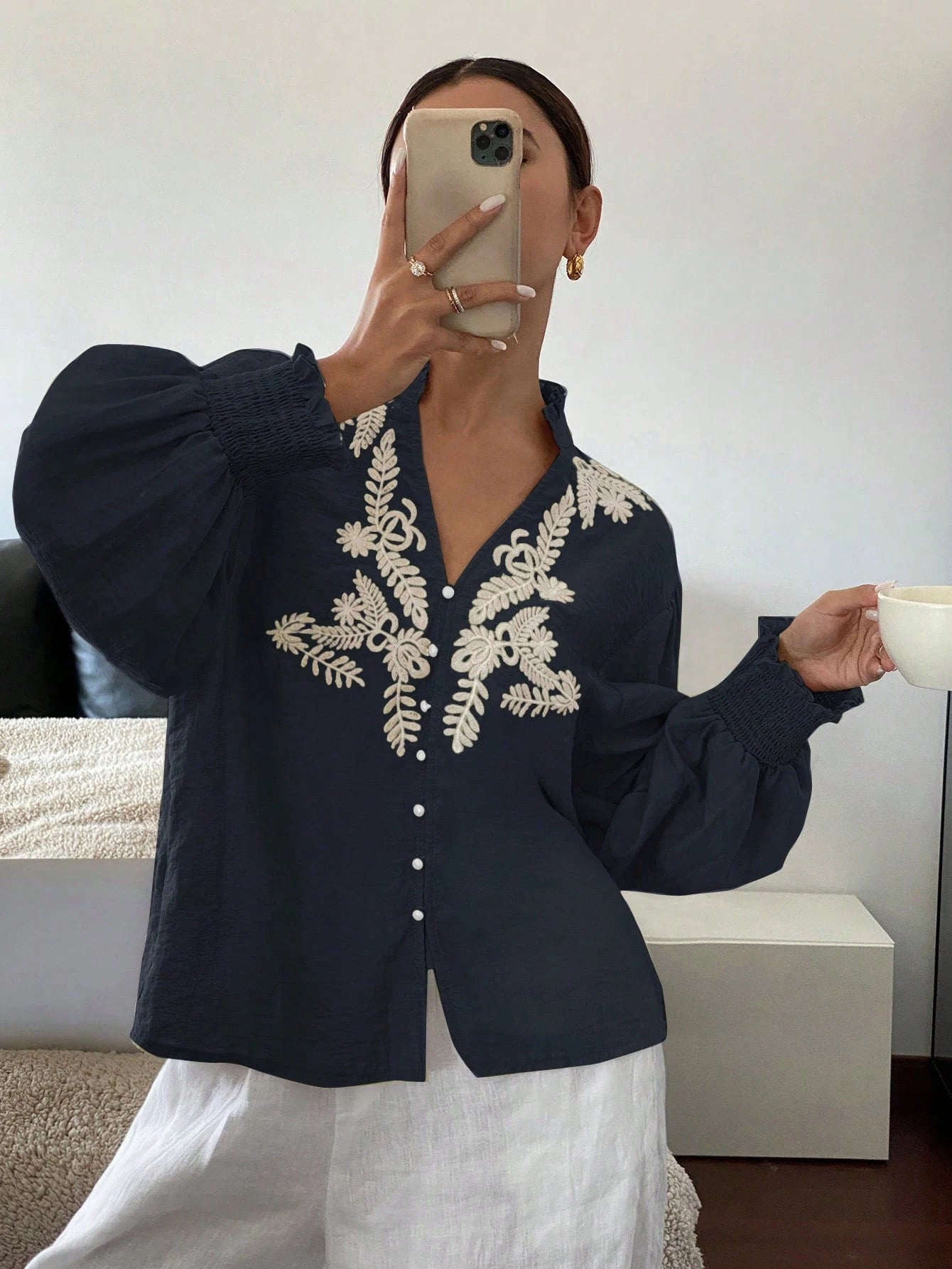 V-neck Machine Embroidery Pearl Single-breasted Lantern Long Sleeve Top
