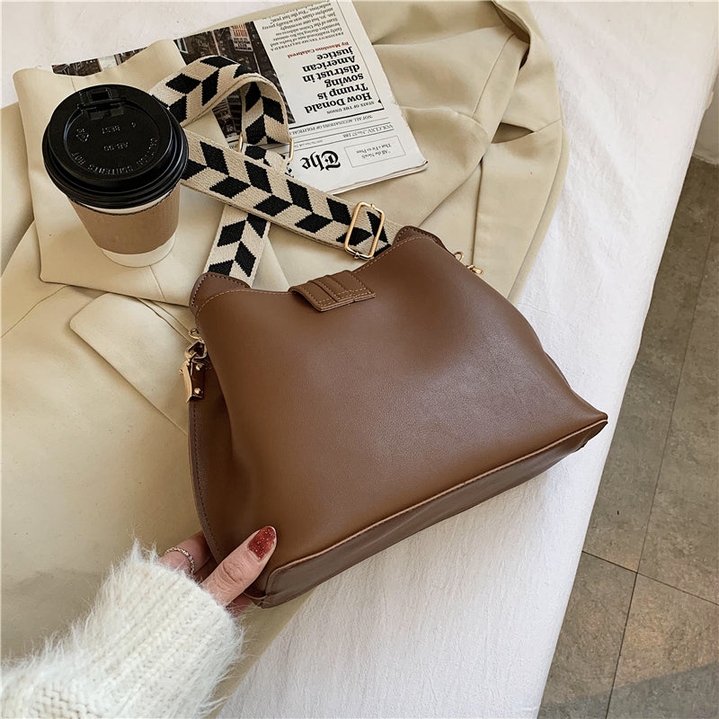 Wide Strap Single Shoulder Diagonal Bucket Bag