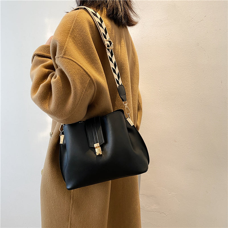 Wide Strap Single Shoulder Diagonal Bucket Bag