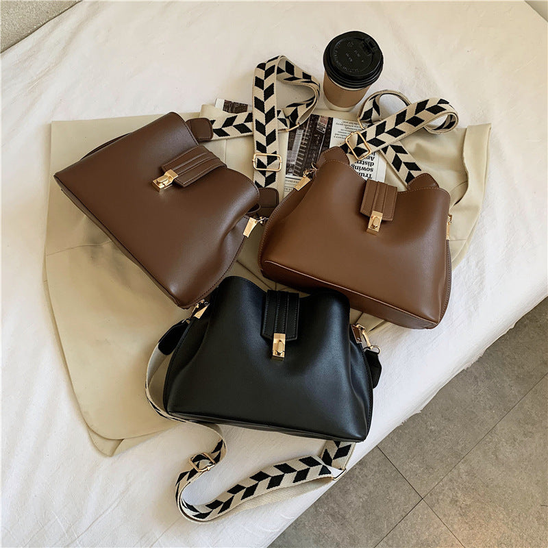 Wide Strap Single Shoulder Diagonal Bucket Bag