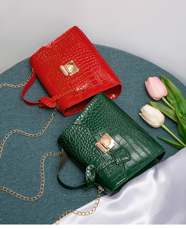 Street Fashion PU Crocodile Pattern Women's Handbag