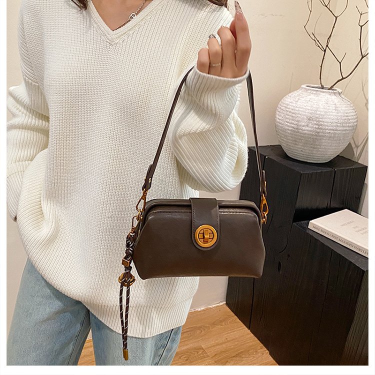 High Sense Niche Female Autumn And Winter New Retro Frosted Crossbody Bag