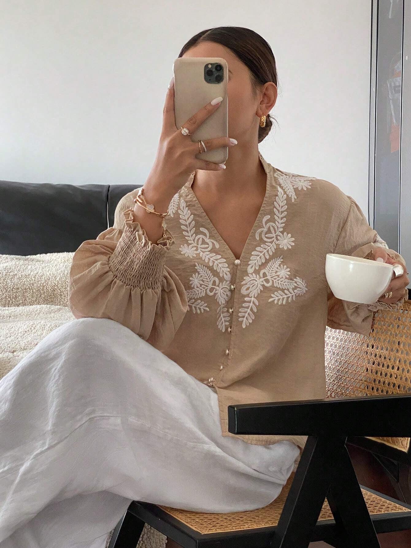 V-neck Machine Embroidery Pearl Single-breasted Lantern Long Sleeve Top