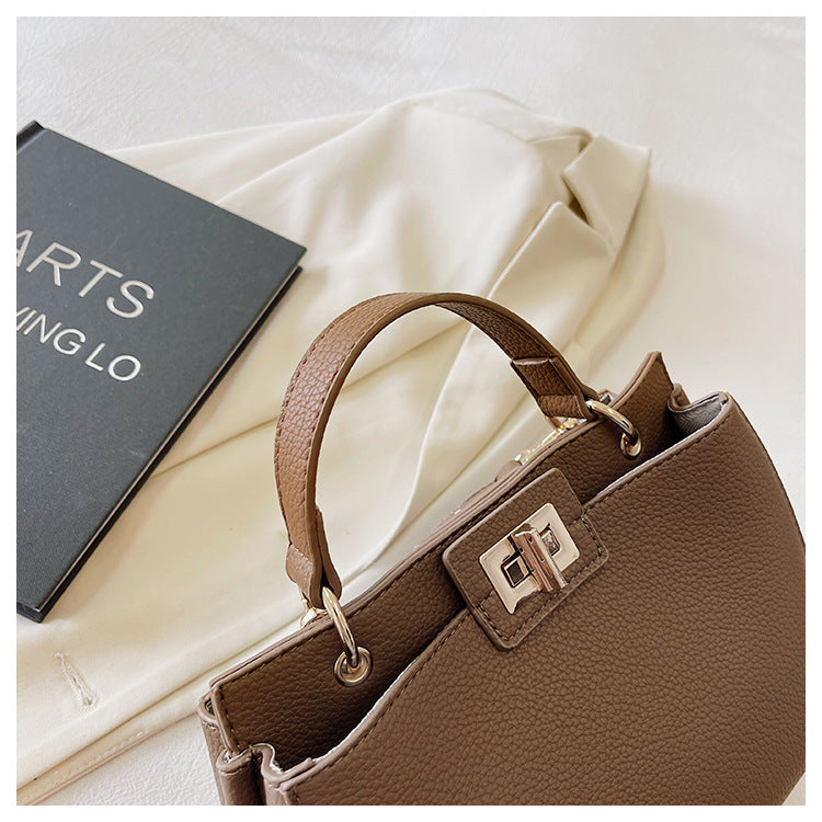 Large Capacity Simple Stylish Good Texture Commuter Messenger Bag