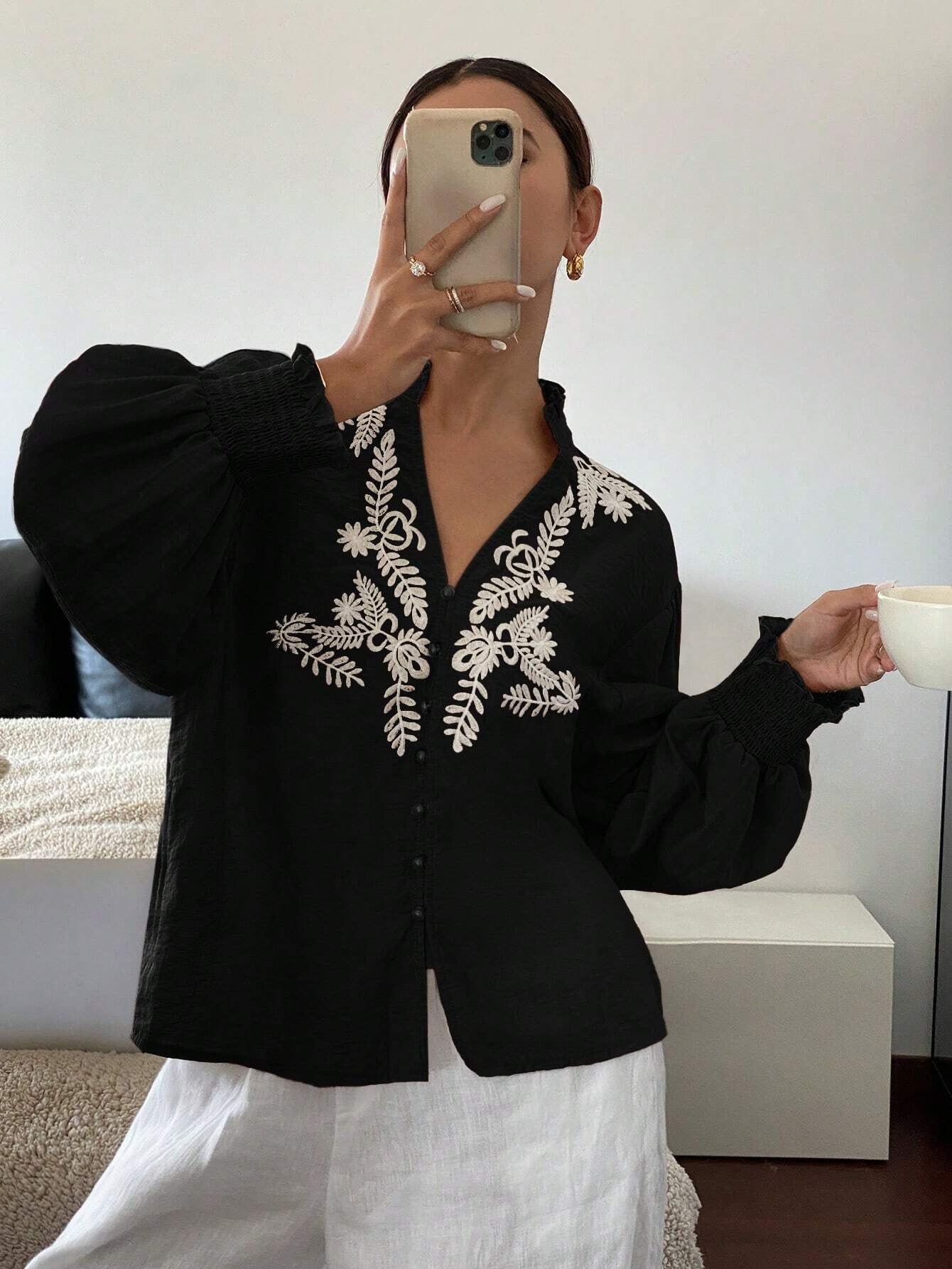 V-neck Machine Embroidery Pearl Single-breasted Lantern Long Sleeve Top