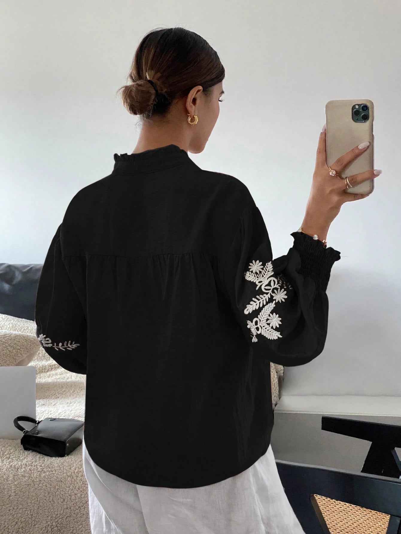 V-neck Machine Embroidery Pearl Single-breasted Lantern Long Sleeve Top