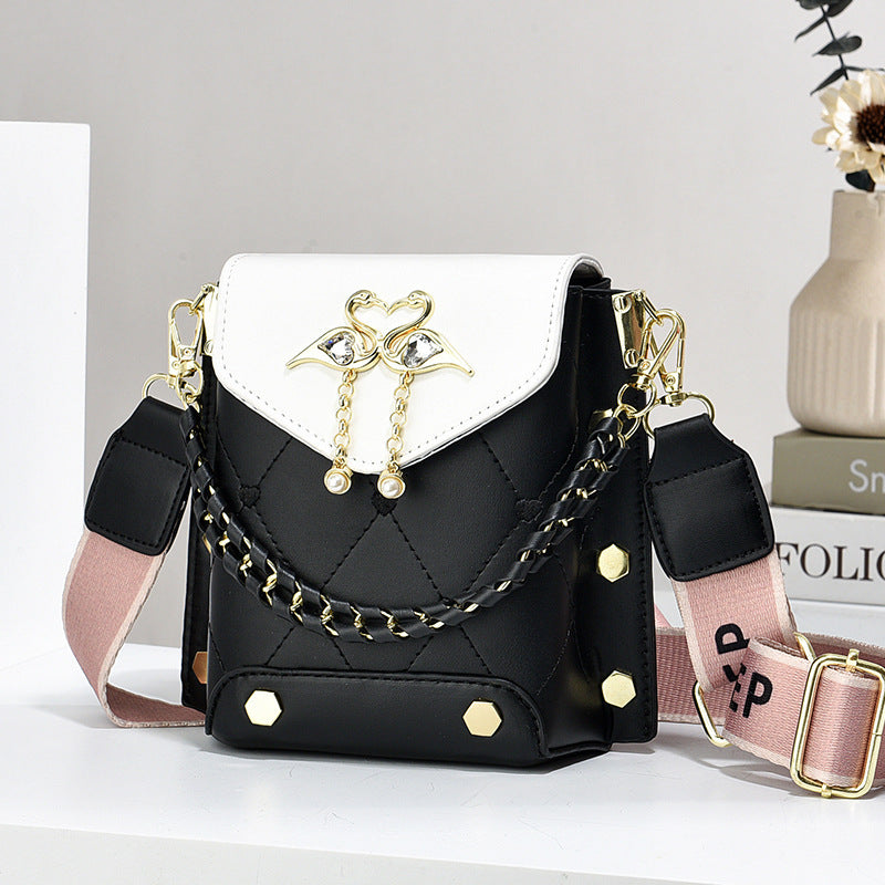 New Stylish Good Texture All-matching Western Style Pearl Chain Small Shoulder Bag