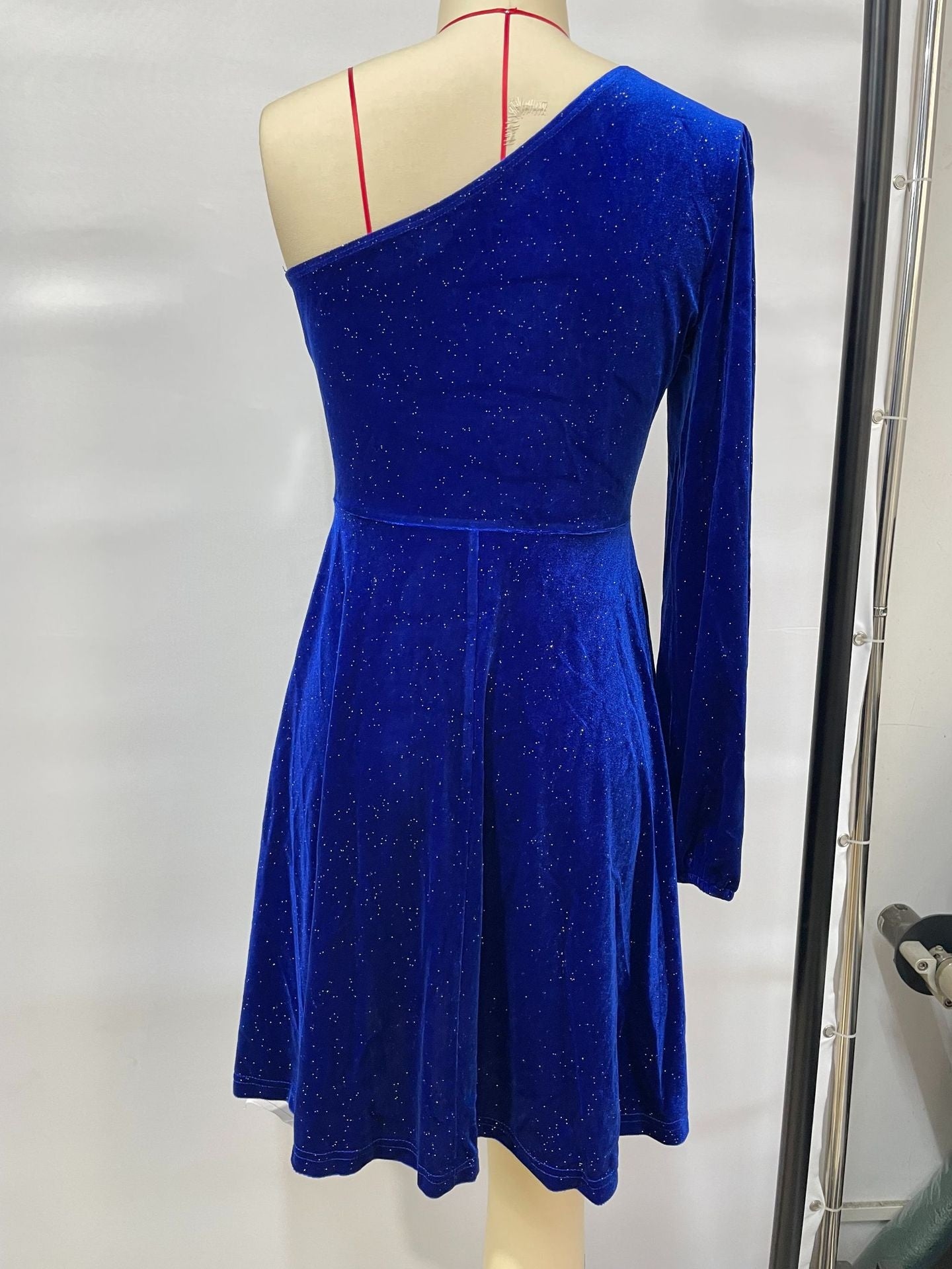 Oblique Shoulder Velvet Solid Color Short Dress