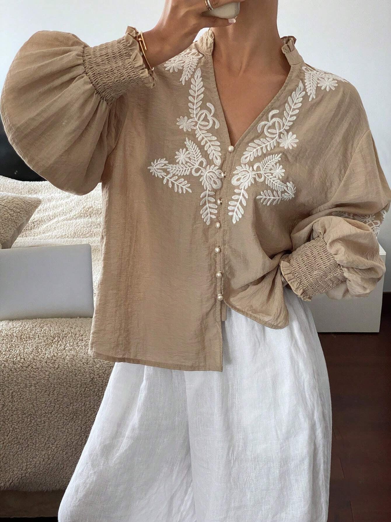 V-neck Machine Embroidery Pearl Single-breasted Lantern Long Sleeve Top