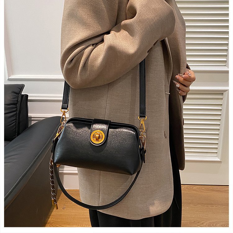 High Sense Niche Female Autumn And Winter New Retro Frosted Crossbody Bag