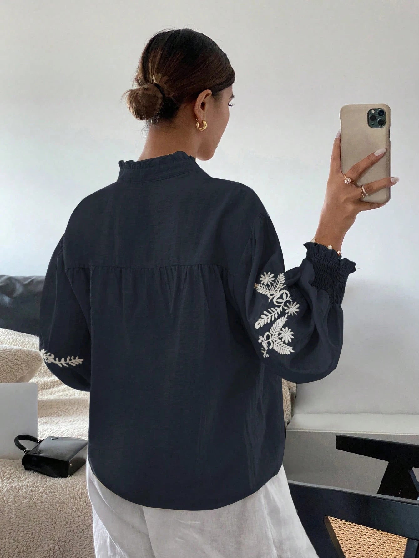 V-neck Machine Embroidery Pearl Single-breasted Lantern Long Sleeve Top