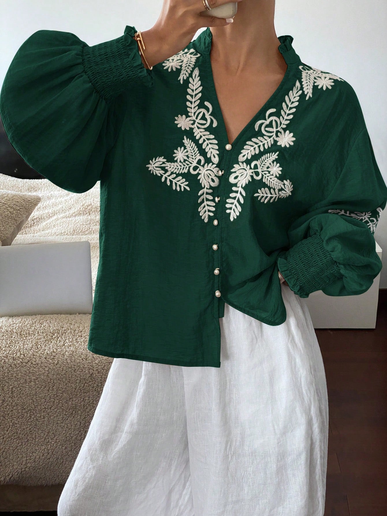 V-neck Machine Embroidery Pearl Single-breasted Lantern Long Sleeve Top