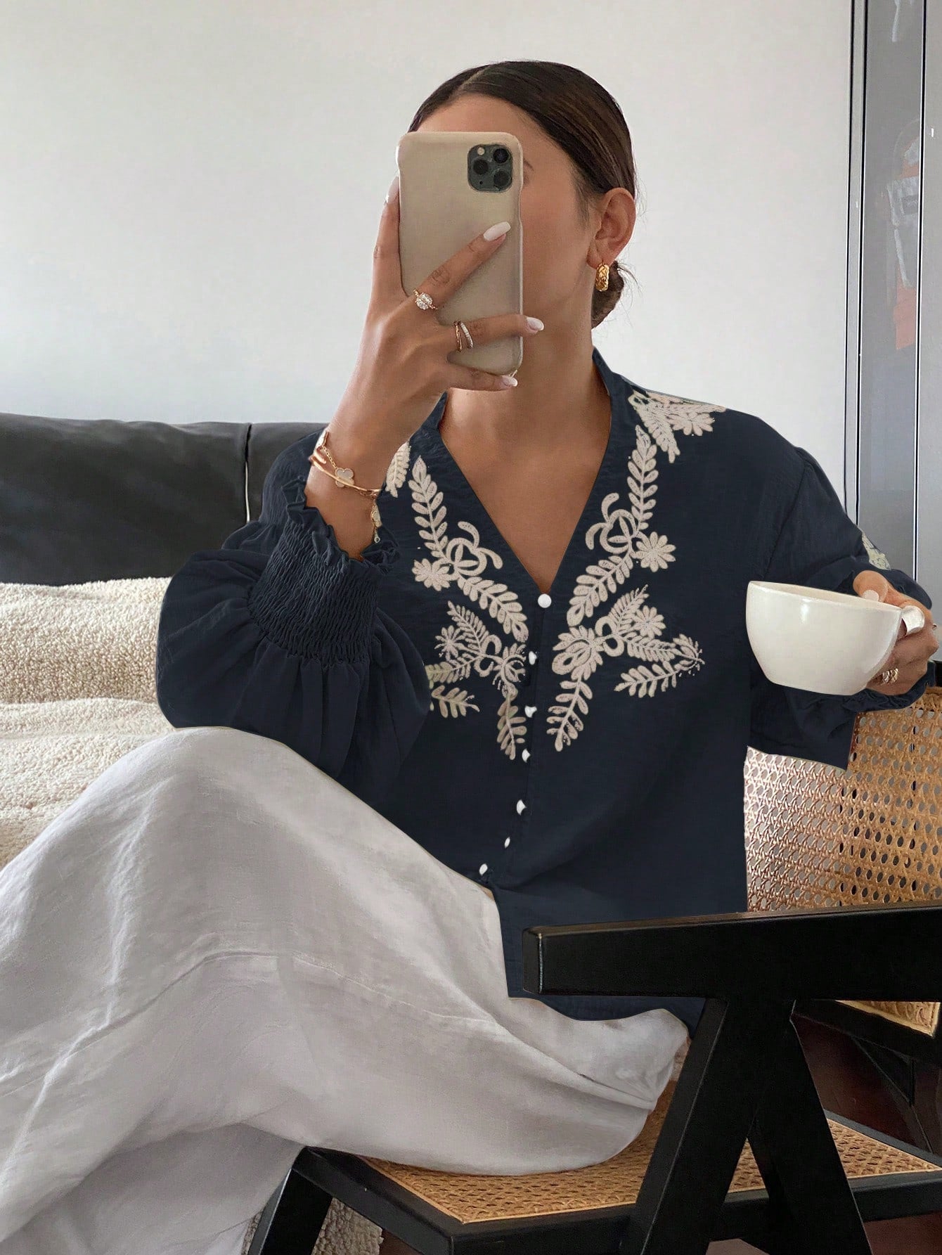 V-neck Machine Embroidery Pearl Single-breasted Lantern Long Sleeve Top