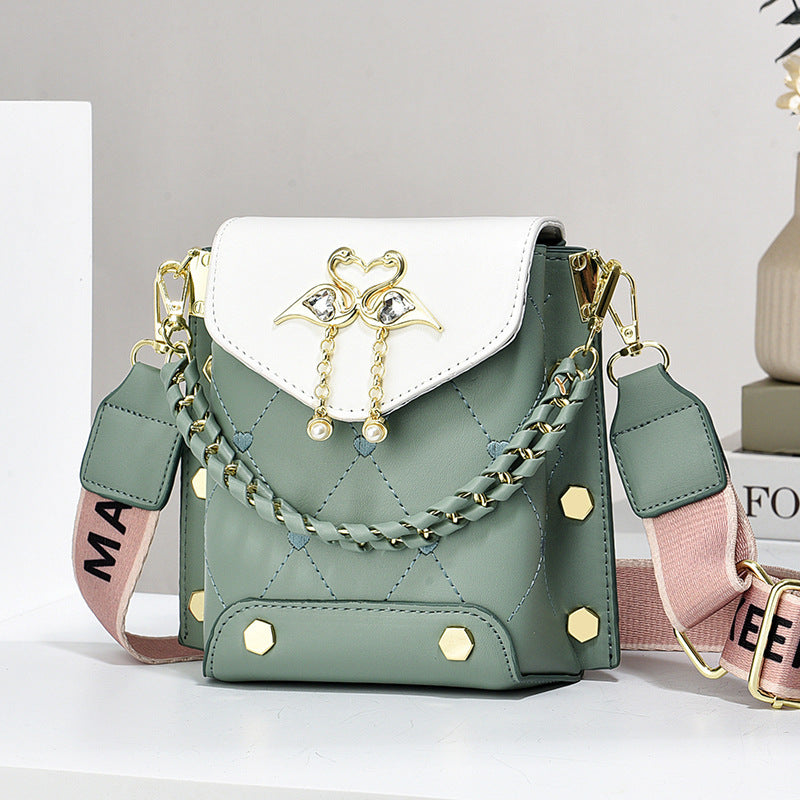 New Stylish Good Texture All-matching Western Style Pearl Chain Small Shoulder Bag