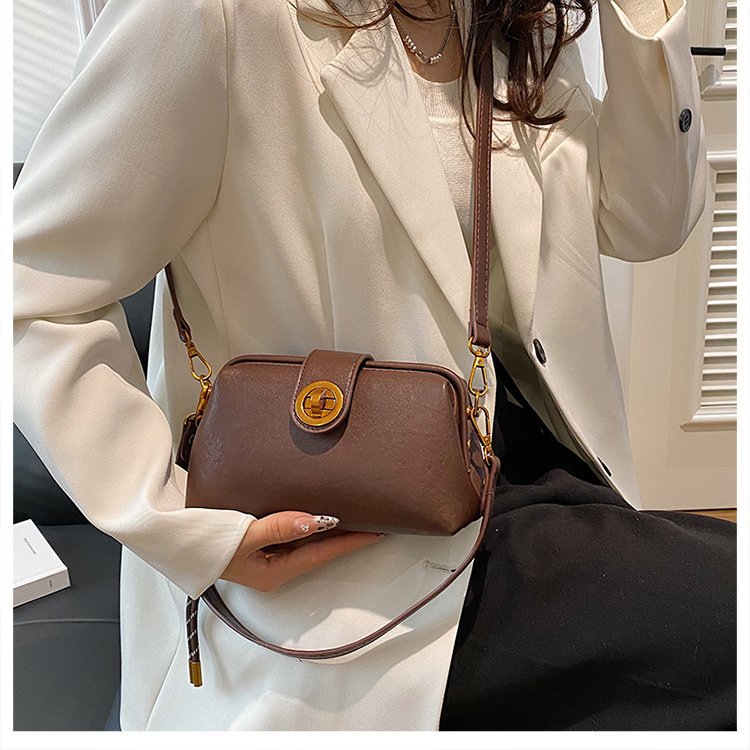 High Sense Niche Female Autumn And Winter New Retro Frosted Crossbody Bag