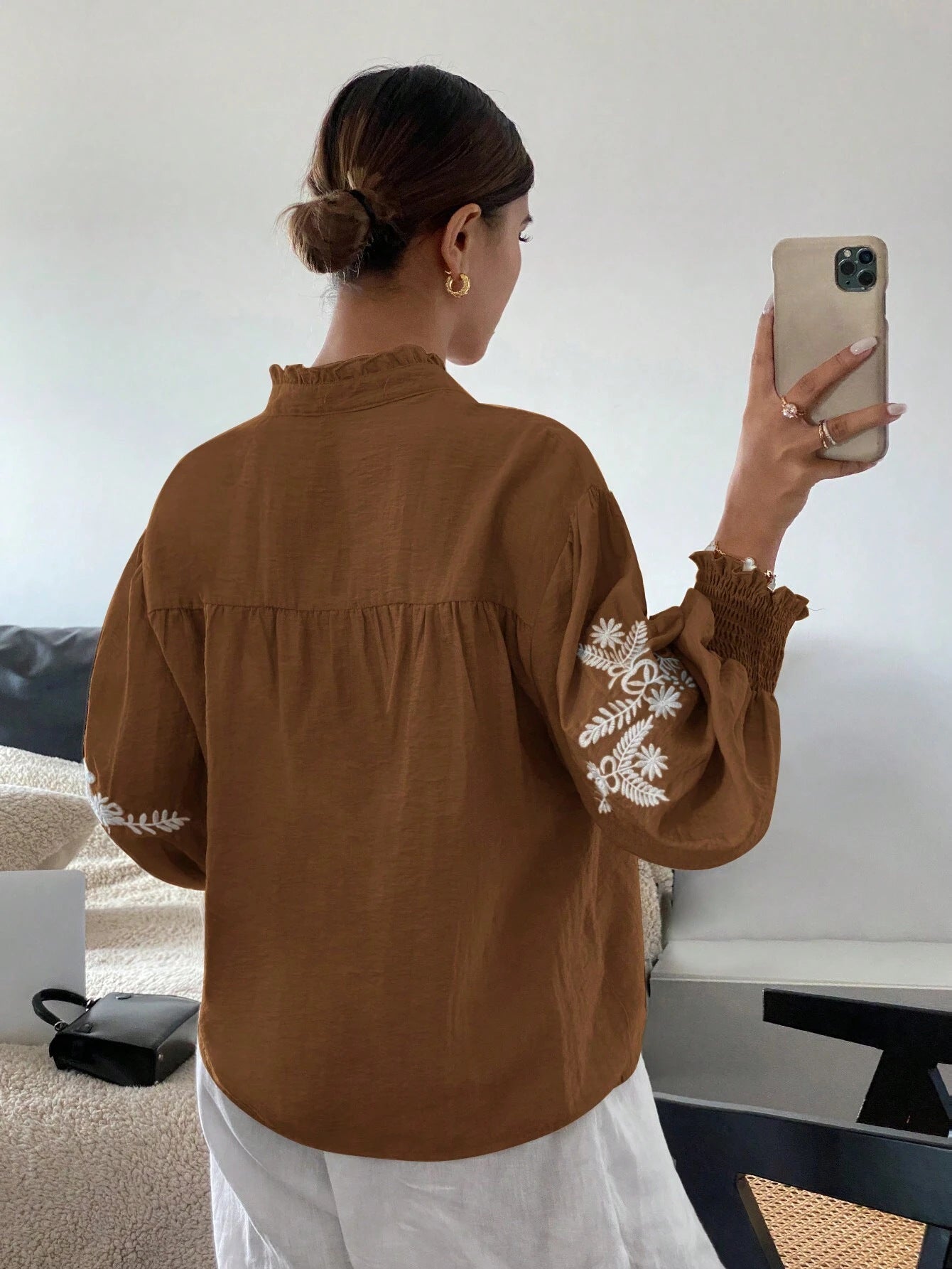 V-neck Machine Embroidery Pearl Single-breasted Lantern Long Sleeve Top