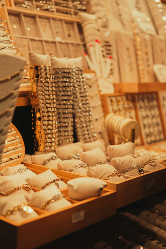 a display case filled with lots of jewelry