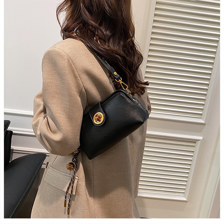 High Sense Niche Female Autumn And Winter New Retro Frosted Crossbody Bag