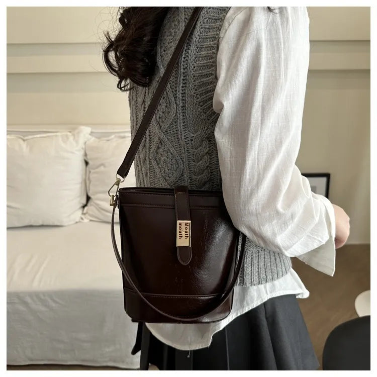 Hand Holding Bucket  Women's One Shoulder Crossbody Bag