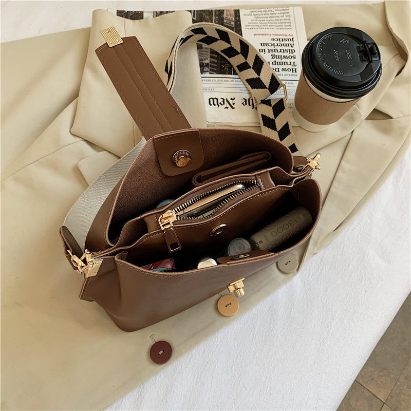 Wide Strap Single Shoulder Diagonal Bucket Bag