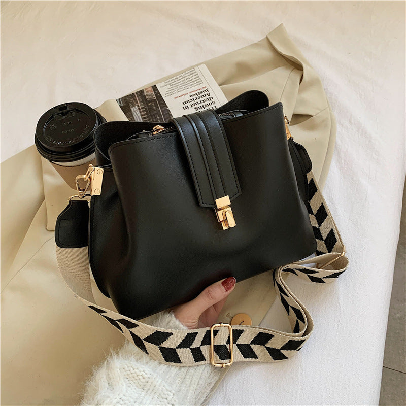 Wide Strap Single Shoulder Diagonal Bucket Bag