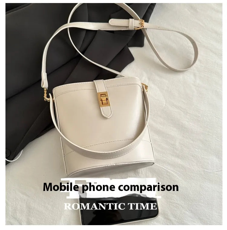 Hand Holding Bucket  Women's One Shoulder Crossbody Bag