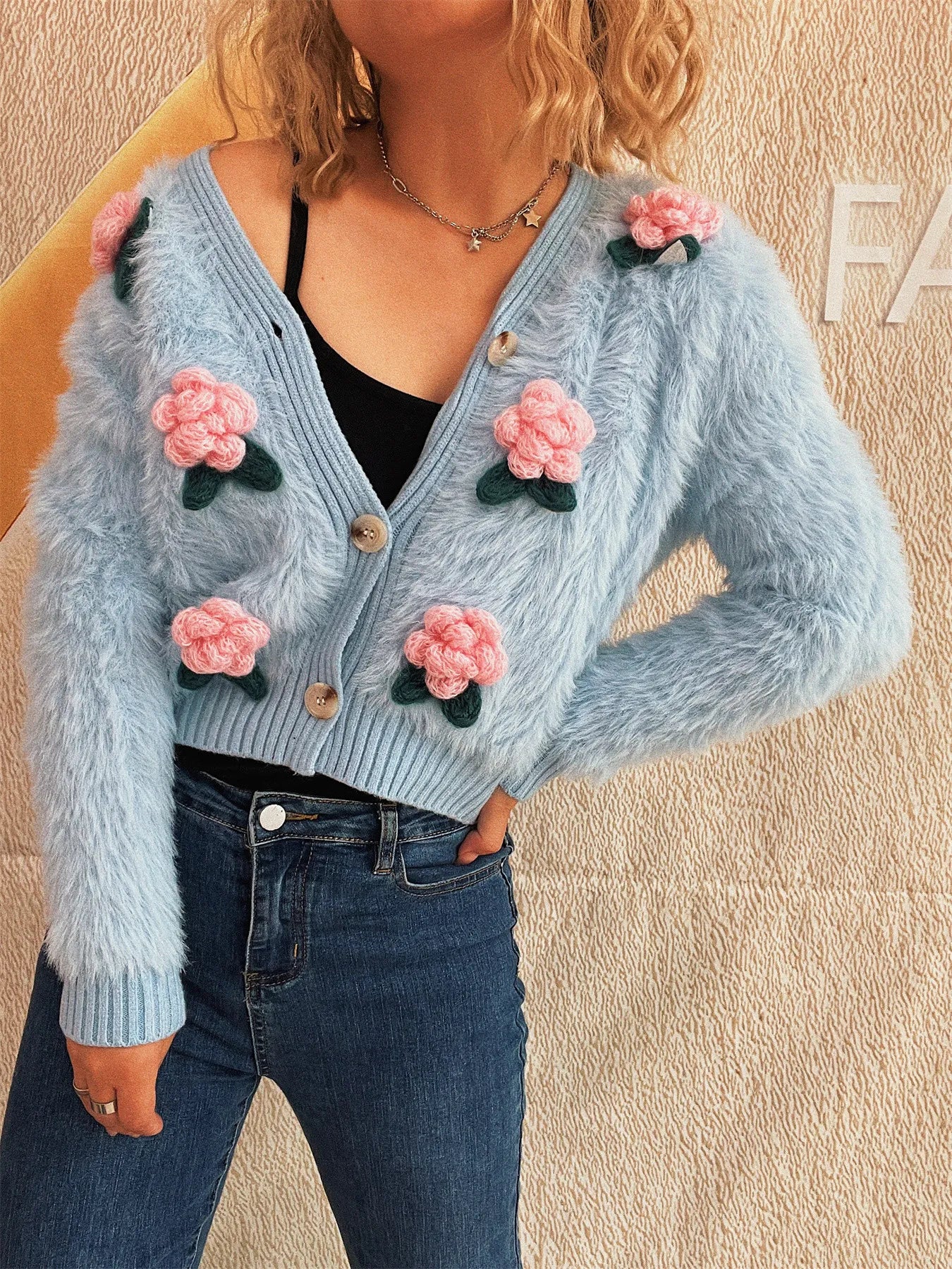 Stitching Three-dimensional Flower Fashion Short Knitted Sweater