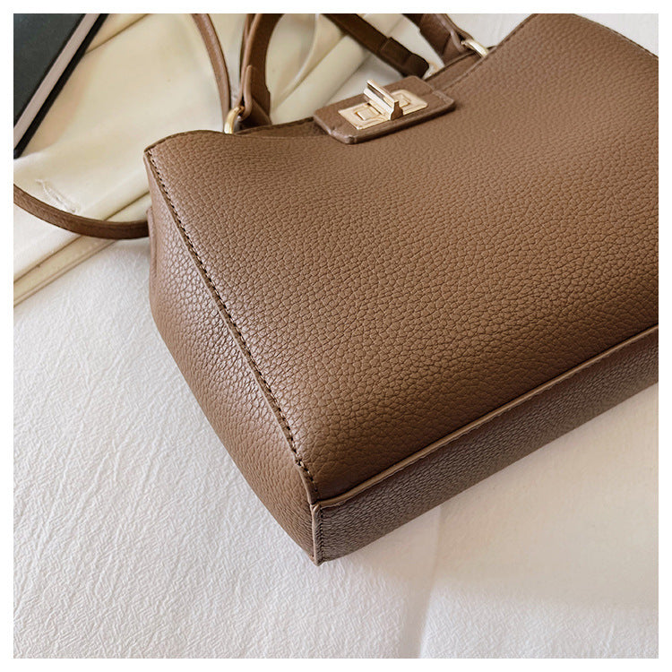 Large Capacity Simple Stylish Good Texture Commuter Messenger Bag