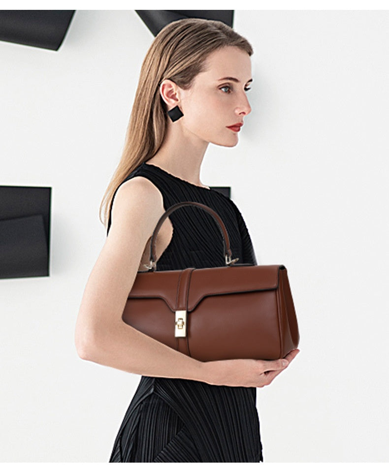 Women's Solid Color Fashion Large Capacity Cowhide Messenger Bag