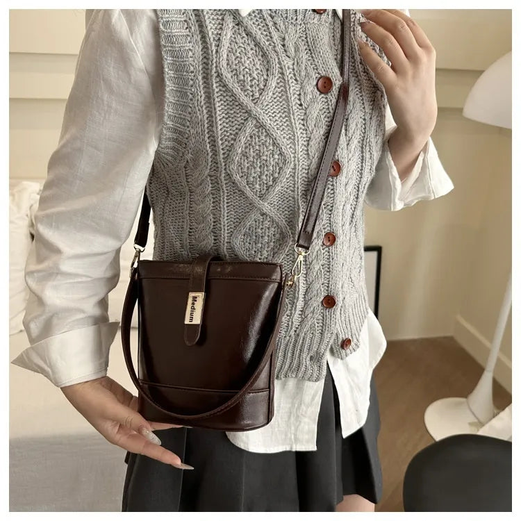 Hand Holding Bucket  Women's One Shoulder Crossbody Bag