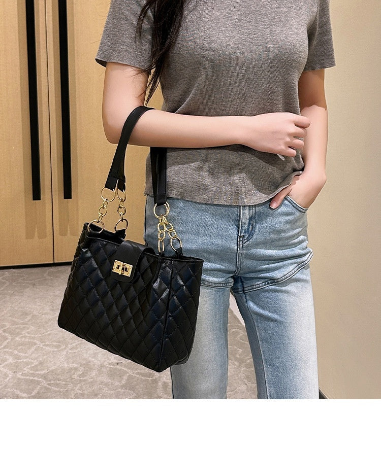 Spring New Classic Style Women's Shoulder Bag