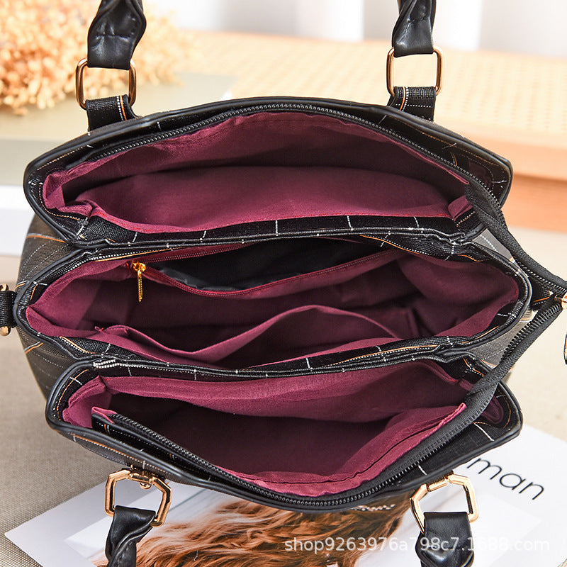 Trendy Messenger Large-capacity All-match Hand-held One-shoulder Middle-aged Women's Bag