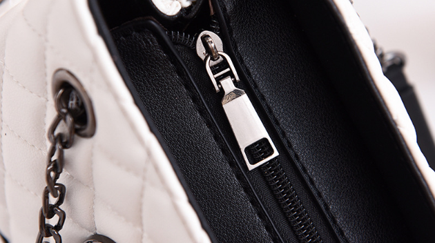 Large cross-body chain bag