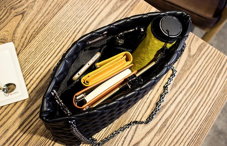 Handbag shoulder slung rhombic chain handbag