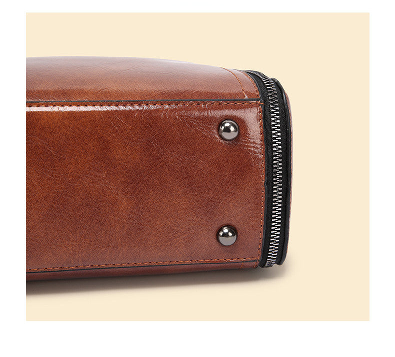 High-grade Portable Women's Large Capacity Korean Style Versatile Retro Simple Shoulder Messenger Bag
