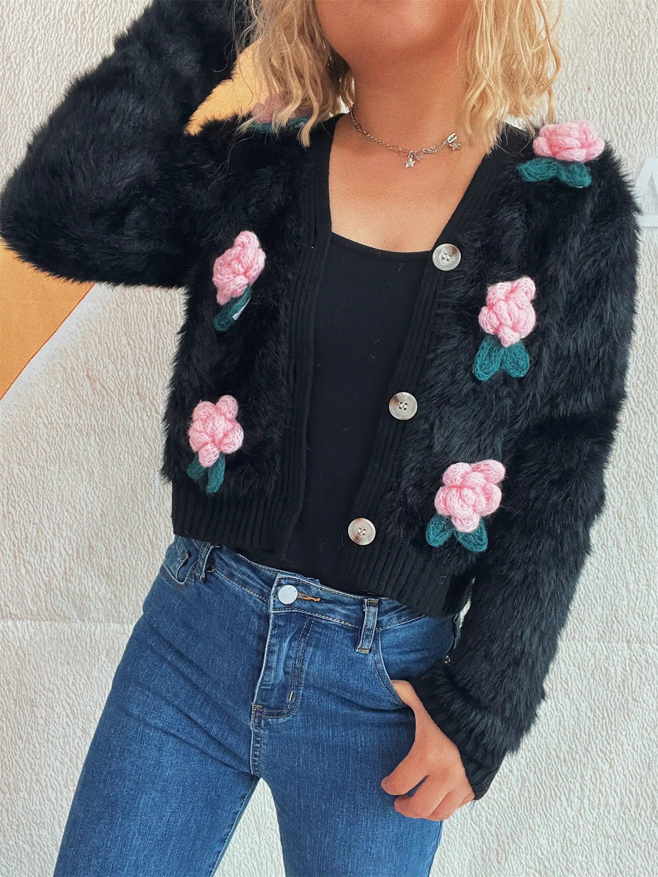 Stitching Three-dimensional Flower Fashion Short Knitted Sweater
