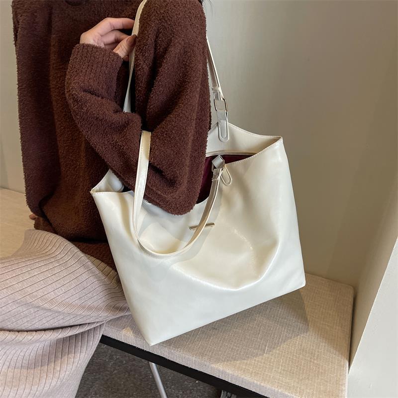 Fashionable Large-capacity One-shoulder Underarm Bag