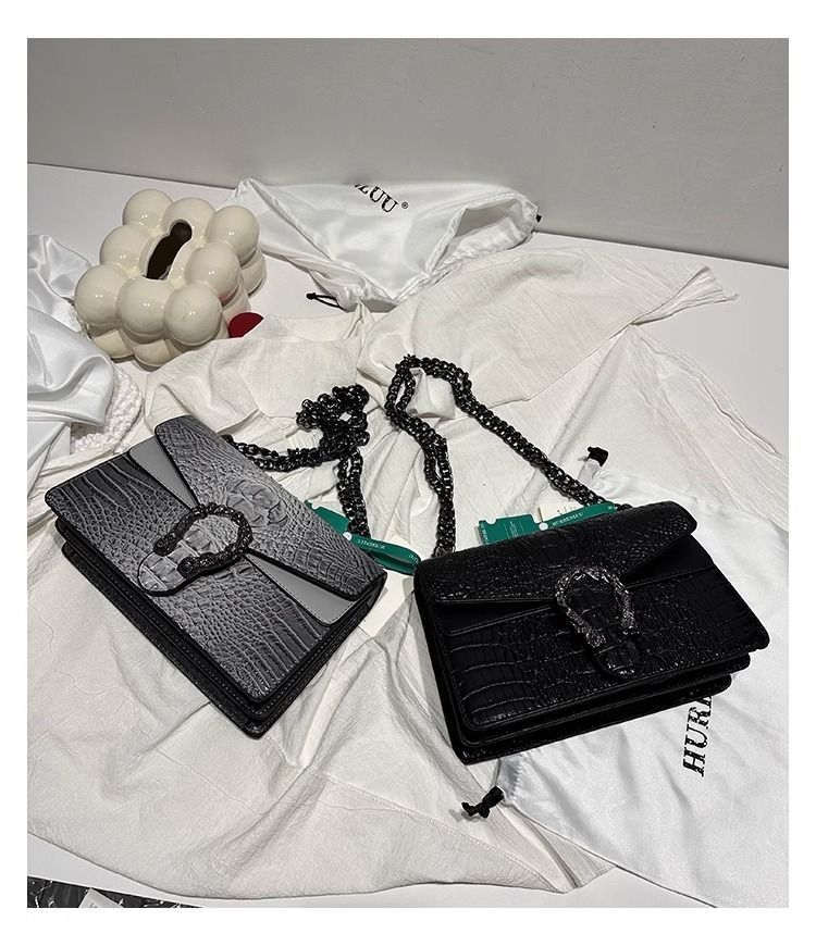 High-fashion Underarm Light-luxury Crossbody Small Square Bag