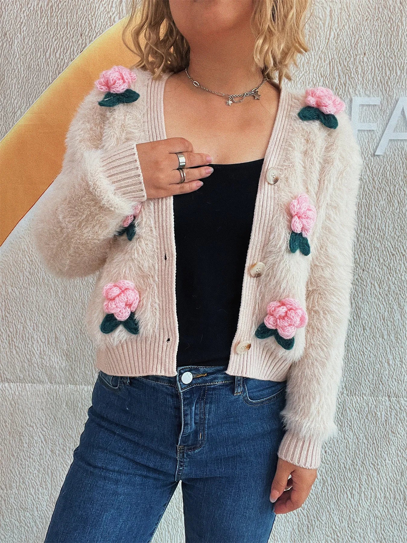 Stitching Three-dimensional Flower Fashion Short Knitted Sweater