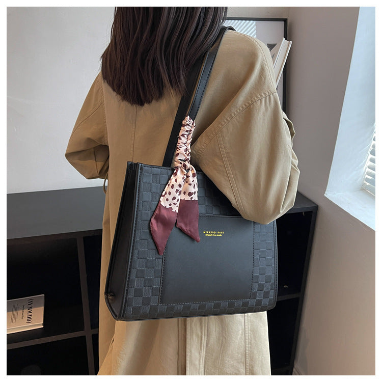 Womens Large-Capacity Commuter Shoulder Bag