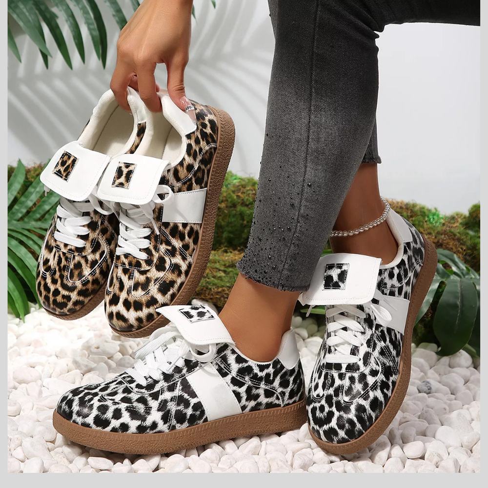 Classic Round Toe Lace-Up Shoes