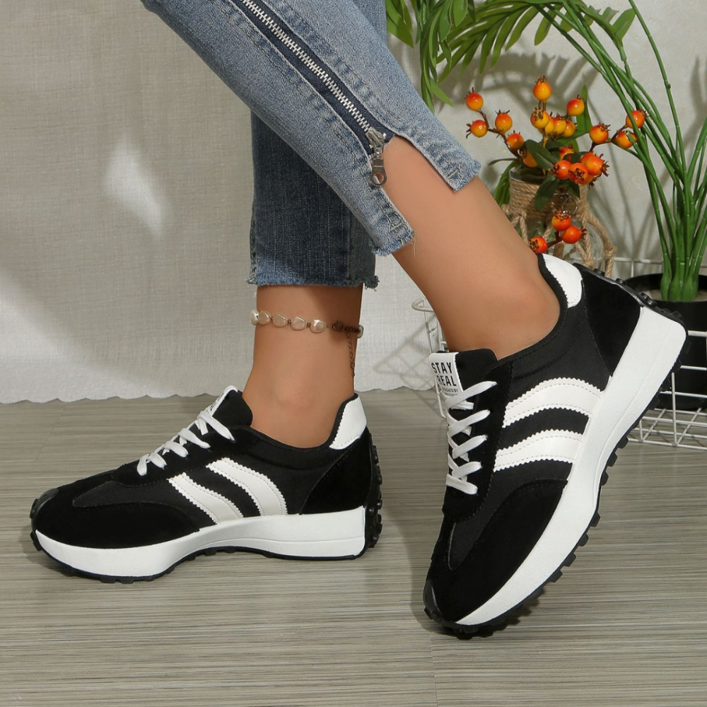 Round Toe Lace-Up Lightweight Sneakers
