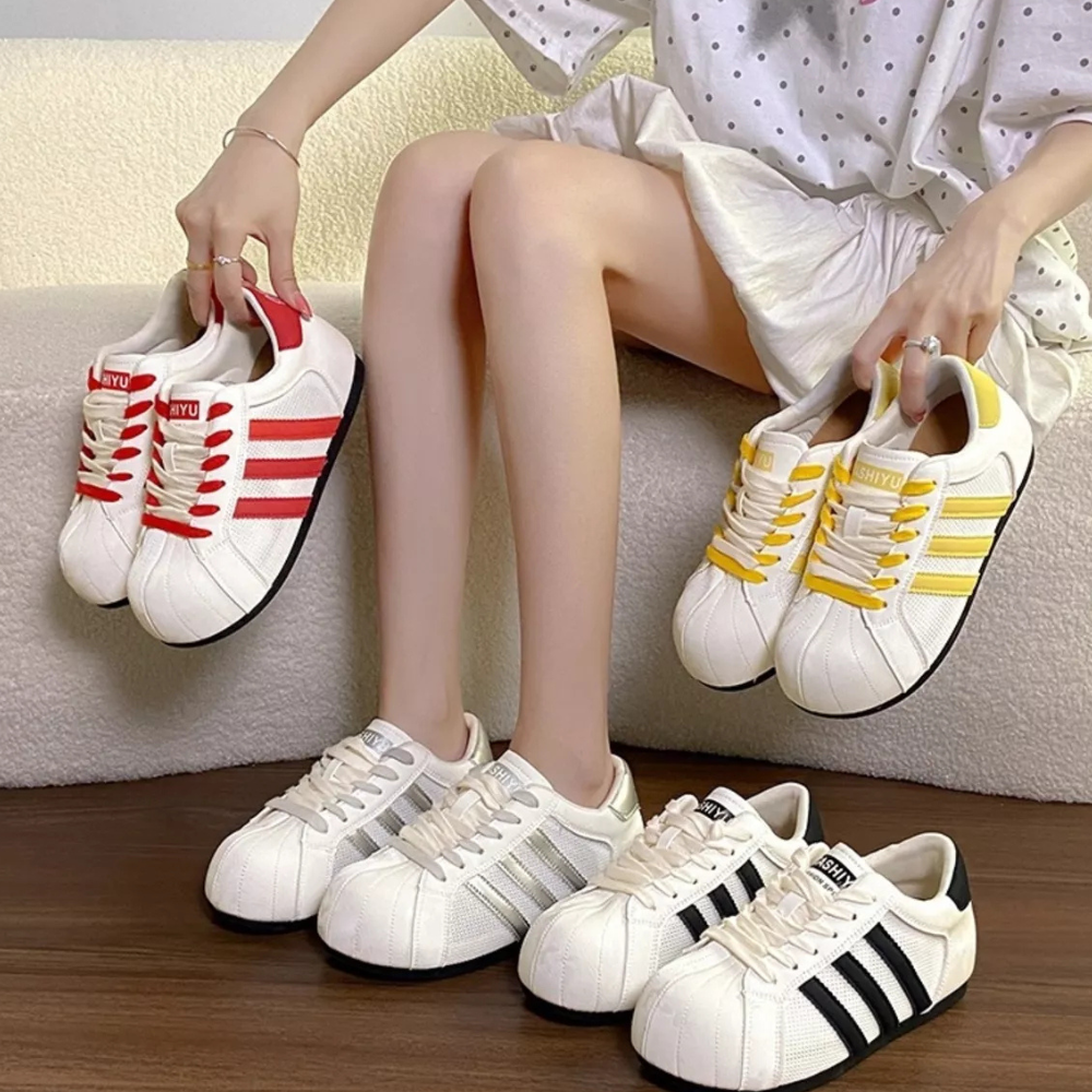 Lace Up Round Toe Sneakers