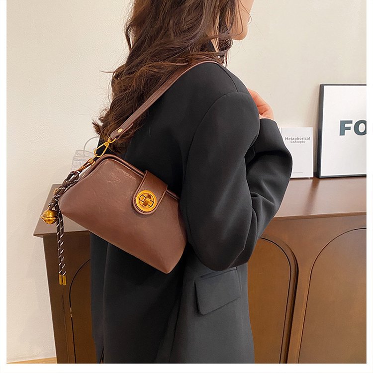 High Sense Niche Female Autumn And Winter New Retro Frosted Crossbody Bag
