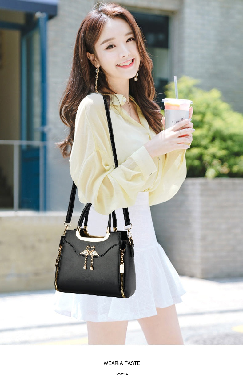 Retro Portable Crossbody Large Capacity Commuter Bag