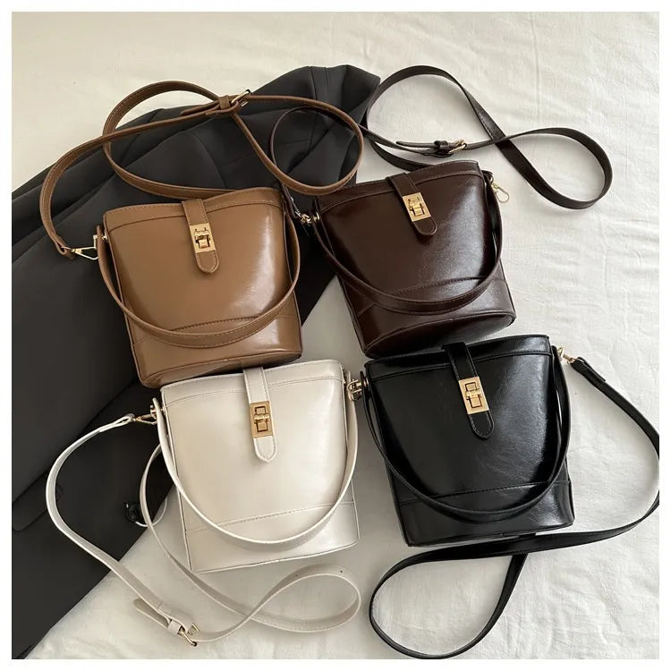 Hand Holding Bucket  Women's One Shoulder Crossbody Bag