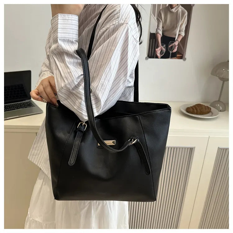Simple Large Capacity Women's Retro Fashion Shoulder Bag