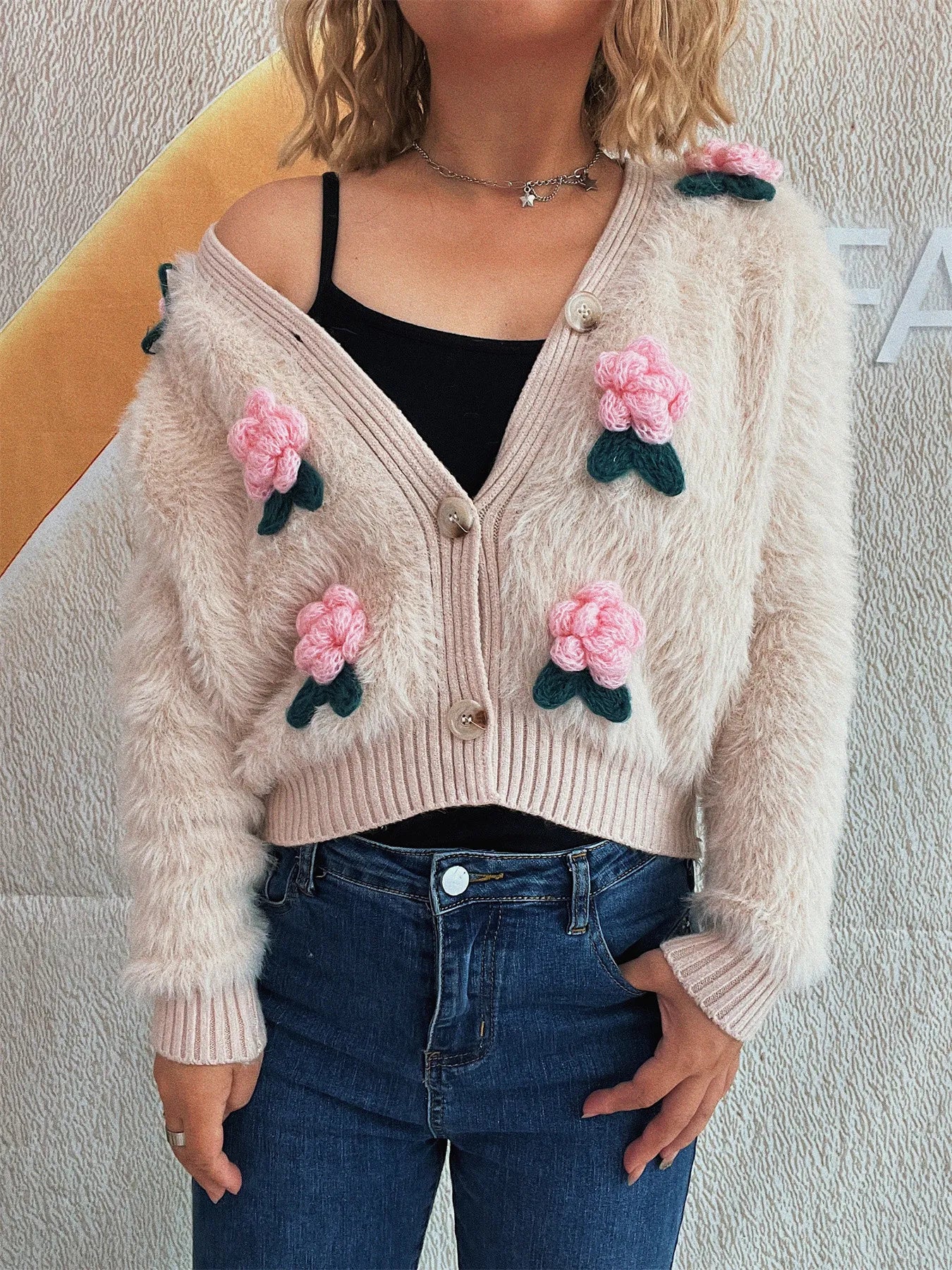 Stitching Three-dimensional Flower Fashion Short Knitted Sweater