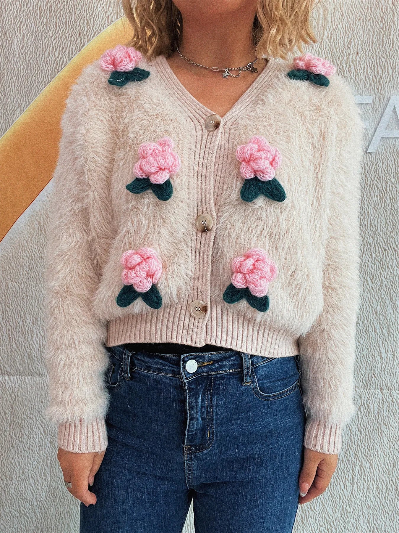 Stitching Three-dimensional Flower Fashion Short Knitted Sweater